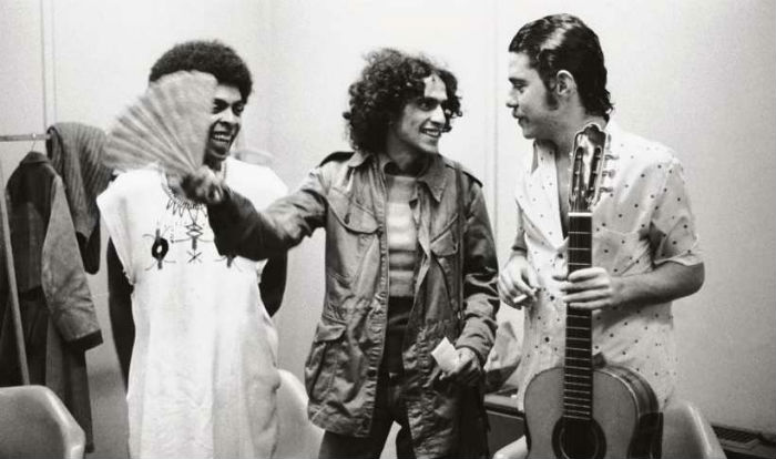 Gilberto, Caetano Veloso e Chico Buarque tiveram o trabalho influenciado pelo exílio. Foto: Casa da Palavra/Reprodução.