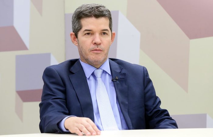 Delegado Waldir (PSL-GO) fez referência ao teor do projeto de lei que reestrutura a previdência dos militares entregue na quarta ao CongressoFoto: Luis Macedo/Câmara dos Deputados/ Delegado Waldir (PSL-GO) fez referência ao teor do projeto de lei que reestrutura a previdência dos militares entregue na quarta ao CongressoFoto: Luis Macedo/Câmara dos Deputados/