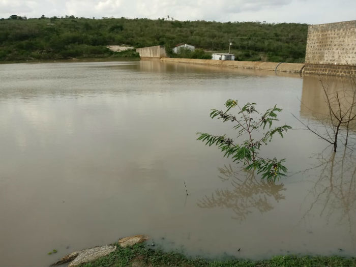 A Barragem de Santa Rita estava seca e, agora, acumula 80% de sua capacidade total. Foto: Compesa/Divulgação./ A Barragem de Santa Rita estava seca e, agora, acumula 80% de sua capacidade total. Foto: Compesa/Divulgação./