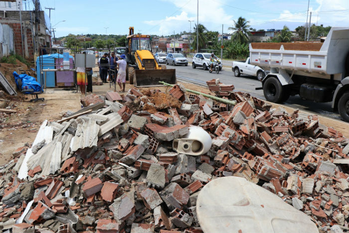 Entulhos que atrapalhavam a mobilidade de pedestres foram removidos. Foto: Almir Martins/Divulgação.