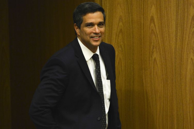 Roberto Campos Neto::"inovação tecnológica tem levado os bancos a digitalizar serviços, reduzindo os custos". Foto: Arquivo/Fabio Rodrigues Pozzebom/Agência Brasil/ Roberto Campos Neto::"inovação tecnológica tem levado os bancos a digitalizar serviços, reduzindo os custos". Foto: Arquivo/Fabio Rodrigues Pozzebom/Agência Brasil/