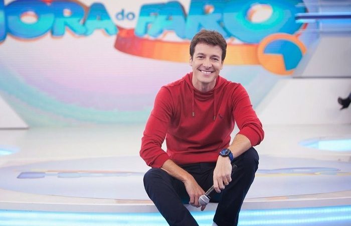 Hoje, o apresentador é "dono" das tardes de domingo da Record TV, a partir das 15h30, com Hora do Faro. Foto: Divulgação/Record/ Hoje, o apresentador é "dono" das tardes de domingo da Record TV, a partir das 15h30, com Hora do Faro. Foto: Divulgação/Record/