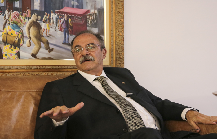 Para o secretário Pedro Eurico, não é justo que presos sejam 'isentos de pagar pela moradia' . Foto: Tarciso Augusto / Esp. DP Foto