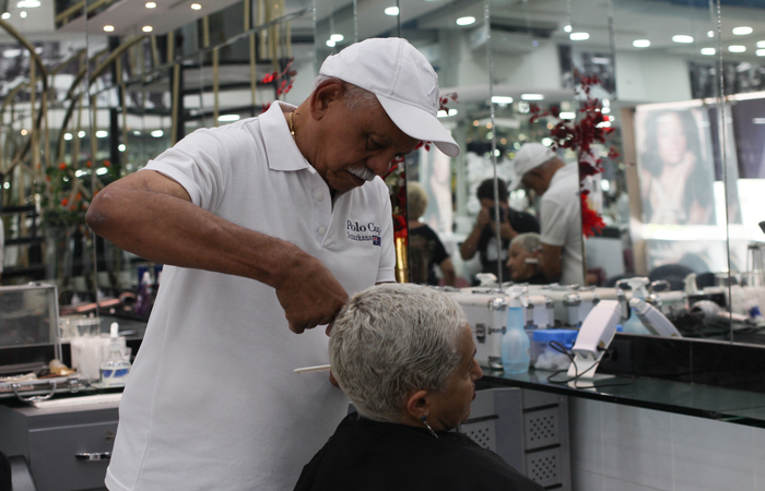 Negócios de estética e beleza, como Edelson Cabeleireiro, são os carros-chefes. Foto: Mandy Oliver/Esp.DP foto/ Negócios de estética e beleza, como Edelson Cabeleireiro, são os carros-chefes. Foto: Mandy Oliver/Esp.DP foto/