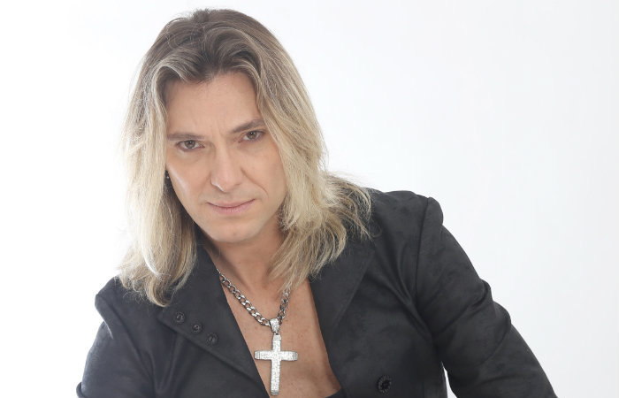 Ao lado de ex-integrantes do Angra, artista relembra clássicos do Temple of Shadows. Foto: Divulgação/ Pati Patah/