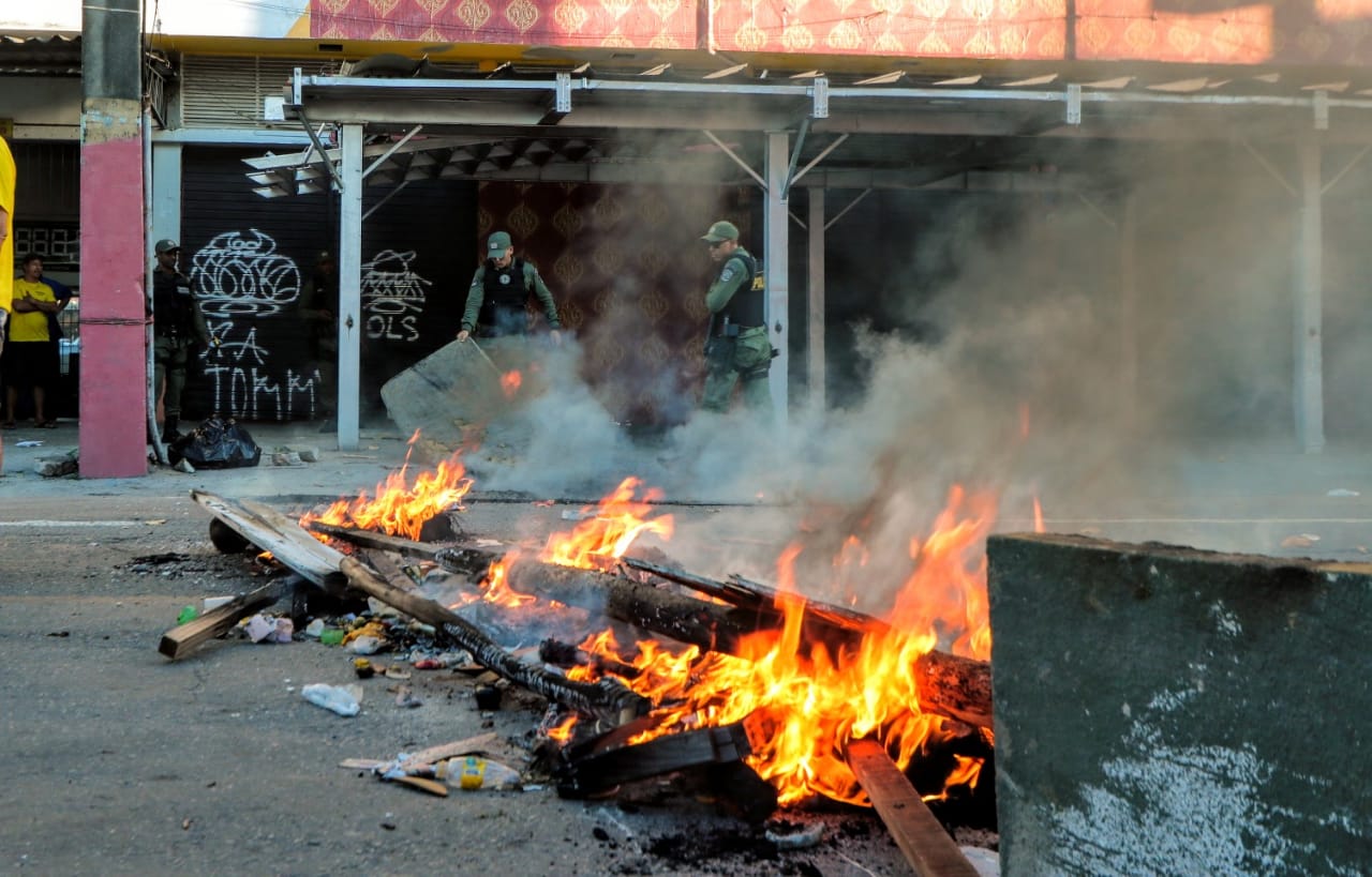 Moradores reclamam de fossa estourada há vários dias. Foto: Tarciso Augusto / Esp. DP Foto/