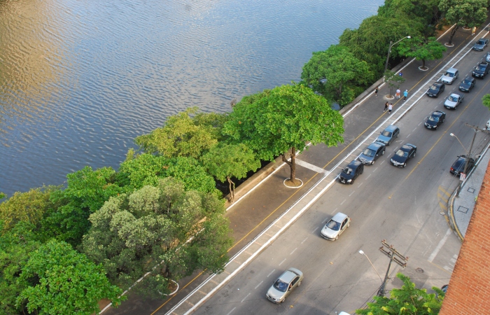 Com o ajuste na sinalização, a faixa central, que tem o funcionamento padrão em direção à Ponte da Capunga, torna-se uma faixa reversível.
Foto: Paulo Paiva/DP.