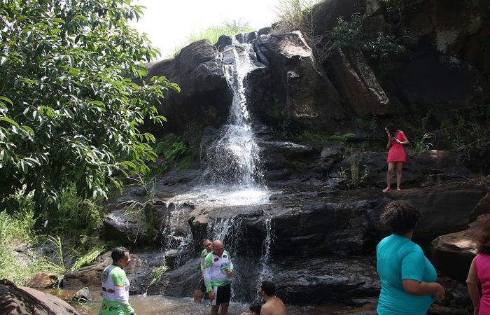 É possível se banhar na segunda cachoeira, que tem oito metros de altura. Foto: Chico Andrade/SeturPE 