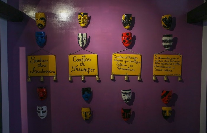 Acervo com máscaras dos personagens. Foto: Chico Andrade/SeturPE