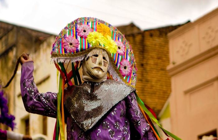 Caretas durante o carnaval. Foto: Ricardo Moura/Divulgação 