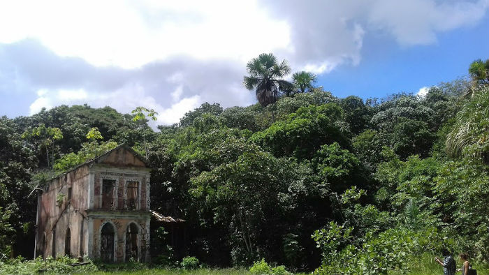 Construído às margens do riacho que foi o ponto inicial de abastecimento de água para a cidade do Recife, o Chalé do Prata continua sem prazo para ser restaurado. Foto: Célio Rocha/Laboratório da Paisagem UFPE/Divulgação./ Construído às margens do riacho que foi o ponto inicial de abastecimento de água para a cidade do Recife, o Chalé do Prata continua sem prazo para ser restaurado. Foto: Célio Rocha/Laboratório da Paisagem UFPE/Divulgação./