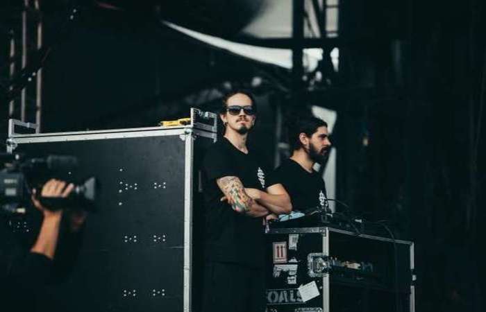 Marcel Papa, rodie do Natiruts,veste a camisa das bandas que trabalha
(foto: Breno Galtier/Divulgação)/ Marcel Papa, rodie do Natiruts,veste a camisa das bandas que trabalha
(foto: Breno Galtier/Divulgação)/