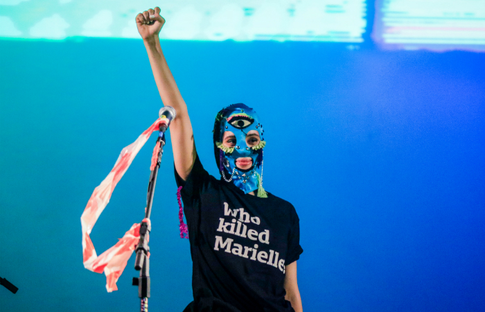 Nadya Tolokonnikova vestiu camiseta com estampa "Quem matou Marielle?". Foto: Pei Fon/Divulgação/ Nadya Tolokonnikova vestiu camiseta com estampa "Quem matou Marielle?". Foto: Pei Fon/Divulgação/