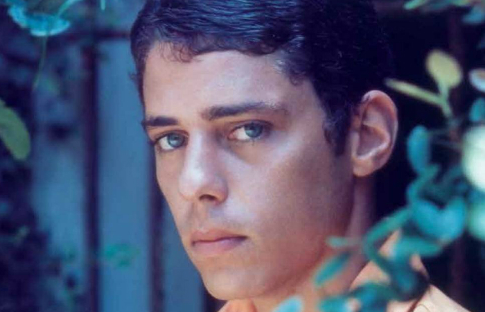 Os olhos azuis de Chico já eram penetrantes desde os 20 e poucos anos, como mostra esse registro de 1968. Foto: Adhemar Veneziano/Divulgação/ Os olhos azuis de Chico já eram penetrantes desde os 20 e poucos anos, como mostra esse registro de 1968. Foto: Adhemar Veneziano/Divulgação/