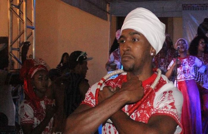 Bailarino do Afoxé Alafin Oyó, da comunidade do V8, em Olinda. Foto: Samuel Calado/DP