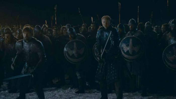 Exército dos vivos em posição de combate para encarar a tropa de zumbis do Rei da Noite na Grande Batalha de Winterfell. Foto: HBO/Divulgação