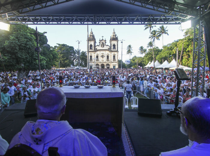 Arcebispo Dom Fernando Saburido presidiu as celebrações. Foto: Bruna Costa / Esp. DP Foto/