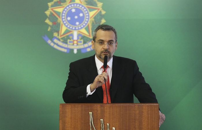O ministro da Educação Abraham Weintraub anunciou cortes nessa terça (30). Foto: Valter Campanato/Agência Brasil. 