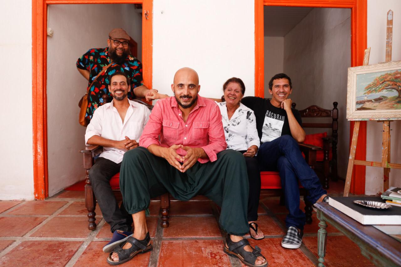 Márcio Fecher, Jr. Black, Rubens Santos, Val Júnior e Zoraide Coleto. Foto: Mandy Oliver/Divulgação/ Márcio Fecher, Jr. Black, Rubens Santos, Val Júnior e Zoraide Coleto. Foto: Mandy Oliver/Divulgação/