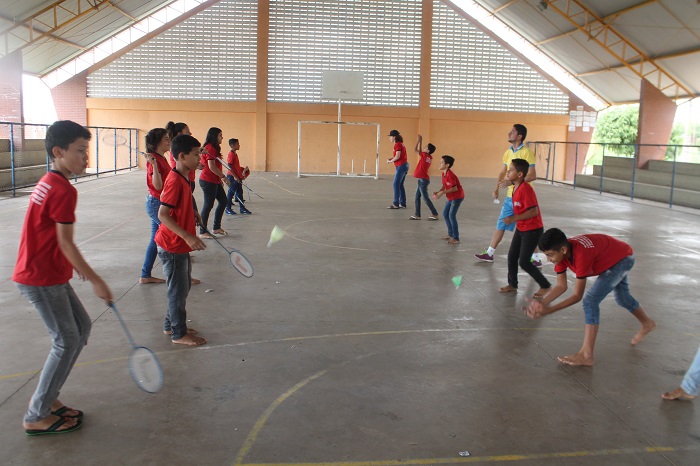 Alunos da Escola Municipal Cônego Luiz Gonzaga são destaque nas competições de badminton. Crédito: Roberto Arrais/Divulgação