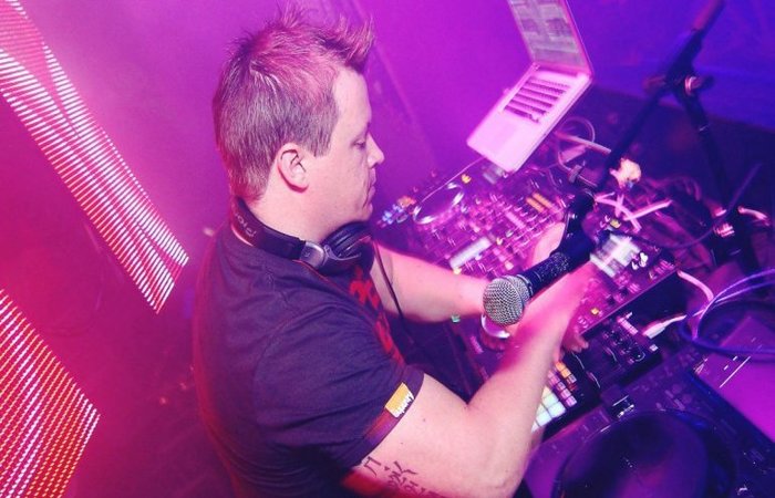 DJ Adam Sky tentava socorrer uma amiga que sofreu uma queda e estava com múltiplas fraturas. Foto: Reprodução/Facebook/