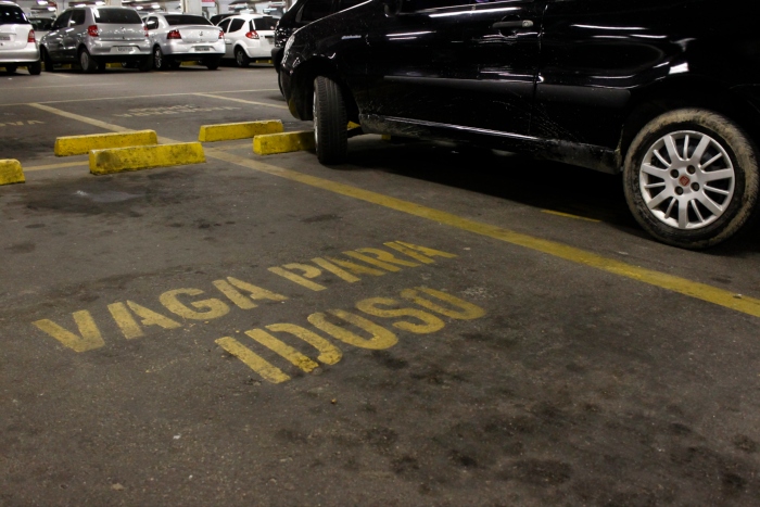 Estacionar em vagas prioritárias sem a devida necessidade é multa gravíssima.
Foto: Paulo Paiva/DP Foto./Estacionar em vagas prioritárias sem a devida necessidade é multa gravíssima.
Foto: Paulo Paiva/DP Foto. Estacionar em vagas prioritárias sem a devida necessidade é multa gravíssima.
Foto: Paulo Paiva/DP Foto./Estacionar em vagas prioritárias sem a devida necessidade é multa gravíssima.
Foto: Paulo Paiva/DP Foto.