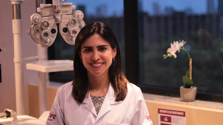 A oftalmologista Bruna Ventura diz que a cirurgia é indicada a partir do momento em que a doença interfere na visão do paciente. Foto: Ademara Thalita/DP