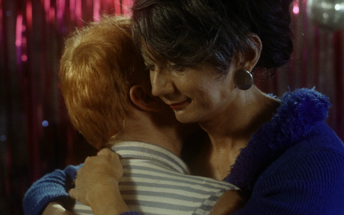 Deusimar (Yuri Yamamoto) e Jarbas (Démick Lopes) vivem romance