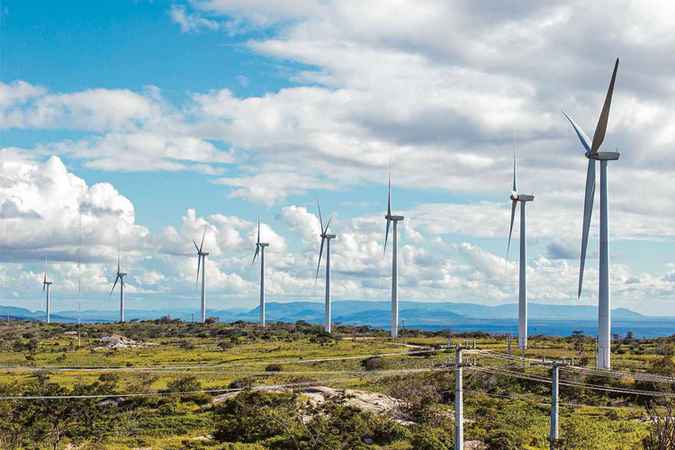 Projetos de energia e&oacute;lica, obtida da for&ccedil;a dos ventos, proliferam no Brasil, como no complexo E&oacute;lico Ventos de S&atilde;o Clemente. Foto: Abee&oacute;lica/Divulga&ccedil;&atilde;o/