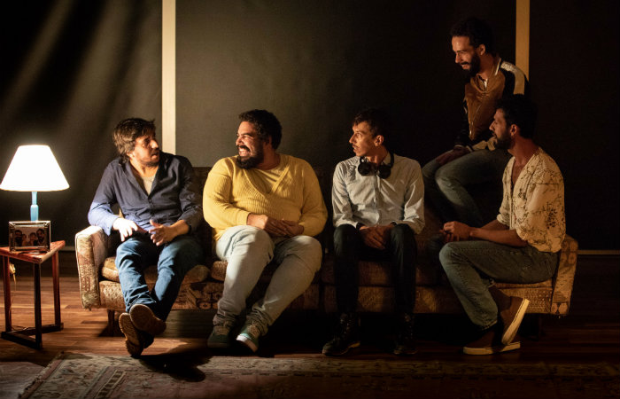 Apenas o fim do mundo, pe&ccedil;a do Grupo Magiluth em cartaz no Mamam, desencadeia discuss&otilde;es em adapta&ccedil;&atilde;o da obra do franc&ecirc;s Jean-Luc Lagarce. Foto: Cac&aacute; Bernardes/Divulga&ccedil;&atilde;o/