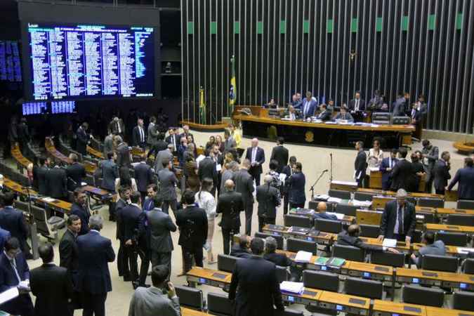 O texto original prevê que a regra valerá para todos os períodos de atividade realizados até 1º de janeiro de 2020, mas o governo costura um acordo para estender o prazo. Foto: Leonardo Prado/Câmara dos Deputados/ O texto original prevê que a regra valerá para todos os períodos de atividade realizados até 1º de janeiro de 2020, mas o governo costura um acordo para estender o prazo. Foto: Leonardo Prado/Câmara dos Deputados/