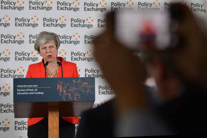 A primeira-ministra britânica chega à sede da UE, em Bruxelas, para reunião com os demais governantes: impasse da separação coloca o país em crise de identidade política. Foto: AFP / POOL / Daniel LEAL-OLIVAS/ A primeira-ministra britânica chega à sede da UE, em Bruxelas, para reunião com os demais governantes: impasse da separação coloca o país em crise de identidade política. Foto: AFP / POOL / Daniel LEAL-OLIVAS/