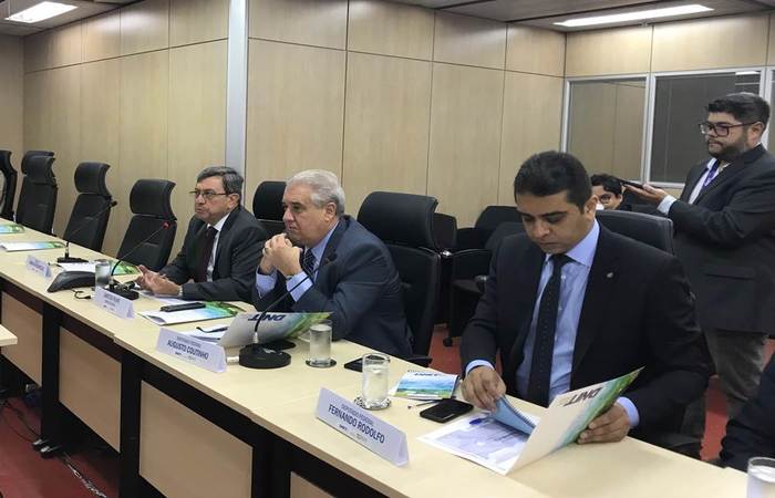 Deputados foram recebidos pelo diretor-geral do Dnit,
general Santos Filho. Foto: Divulgação/ Deputados foram recebidos pelo diretor-geral do Dnit,
general Santos Filho. Foto: Divulgação/