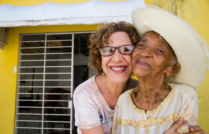 Dona Glorinha do Coco ao lado da produtora Isa Melo. Foto: Jan Ribeiro/Secult PE