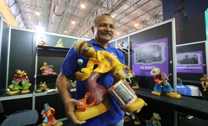 Ivo Diodato vendeu 10% das peças levadas para Fenearte nos primeiros 20 minutos. Foto: Tarciso Augusto / Esp. Dp foto