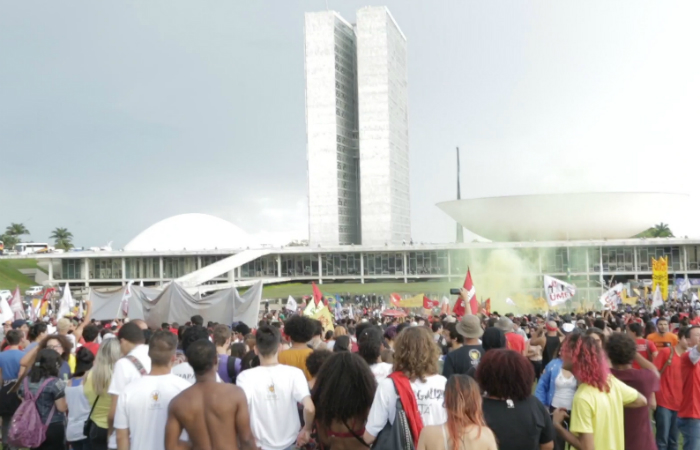 Cena do documentário Onde Começa um Rio, que versa sobre as ocupações universitárias de 2016 contra a PEC do Teto. Foto: Reprodução