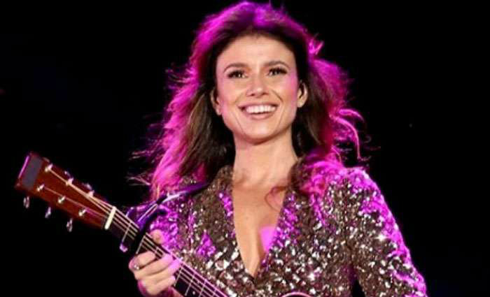 Paula Fernandes divulga capa do single "Juntos" ao vivo. Foto: Reprodução Instagram/
