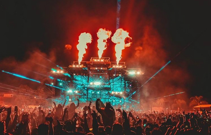 Palco alemão conta com 200 painéis de LED, efeitos especiais e fire machines. Foto: Só Track Boa/Divulgação/ Palco alemão conta com 200 painéis de LED, efeitos especiais e fire machines. Foto: Só Track Boa/Divulgação/