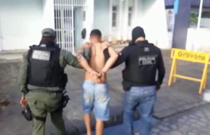 Rosto do suspeito não foi divulgado, apenas o momento de sua prisão - Divulgação/Polícia Civil/ Rosto do suspeito não foi divulgado, apenas o momento de sua prisão - Divulgação/Polícia Civil/