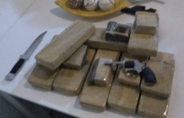 Mais de 5 quilos de maconha foram apreendidos pela polícia - Divulgação/PMPE/ Mais de 5 quilos de maconha foram apreendidos pela polícia - Divulgação/PMPE/