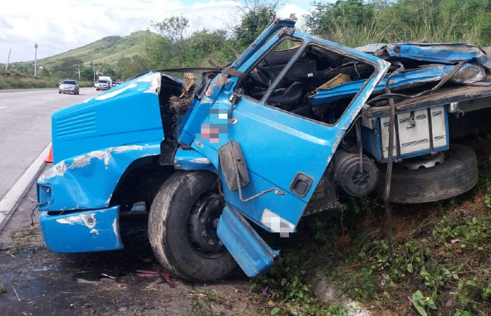 Acidente aconteceu no quilômetro 62 da BR-232, em Pombos - Divulgação/PRF/