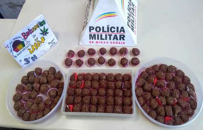 Foram apreendidas 128 unidades do doce, além de uma placa com a frase ''Brigadeiro do loirão. Eu posso te fazer tão feliz!''. Foto: Divulgação/Polícia Militar/ Foram apreendidas 128 unidades do doce, além de uma placa com a frase ''Brigadeiro do loirão. Eu posso te fazer tão feliz!''. Foto: Divulgação/Polícia Militar/