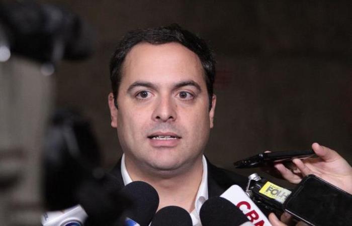 Paulo Câmara classificou falas de Bolsonaro sobre desaparecimento de pai do presidente da OAB como 'grosseiras'. Foto: Roberto Pereira/SEI./Paulo Câmara classificou falas de Bolsonaro sobre desaparecimento de pai do presidente da OAB como 'grosseiras'. Foto: Roberto Pereira/SEI.