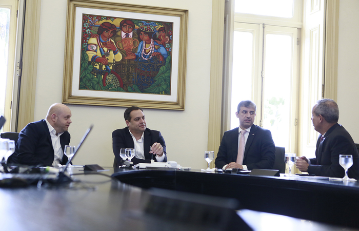 O acordo foi assinado durante reunião no Palácio do Campo das Princesas. Foto: Heudes Regis/SEI/ O acordo foi assinado durante reunião no Palácio do Campo das Princesas. Foto: Heudes Regis/SEI/