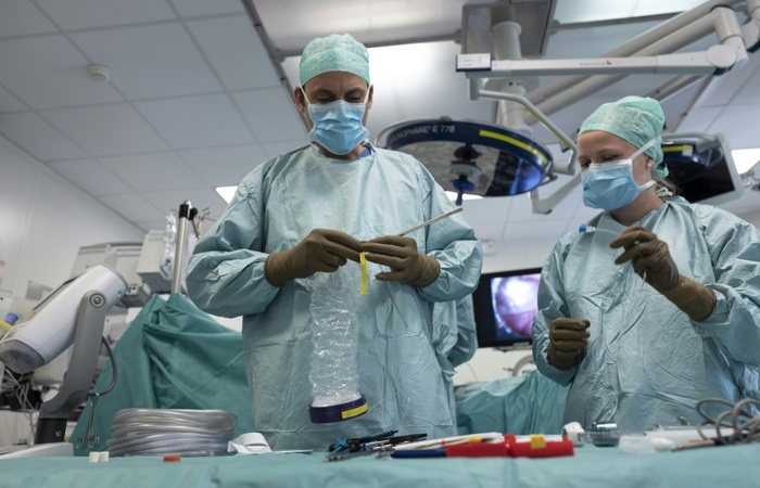 O dispositivo indica o grau de efeito de um medicamento quimioterápico sobre células doentes colhidas em uma biópsia. Foto: AFP./