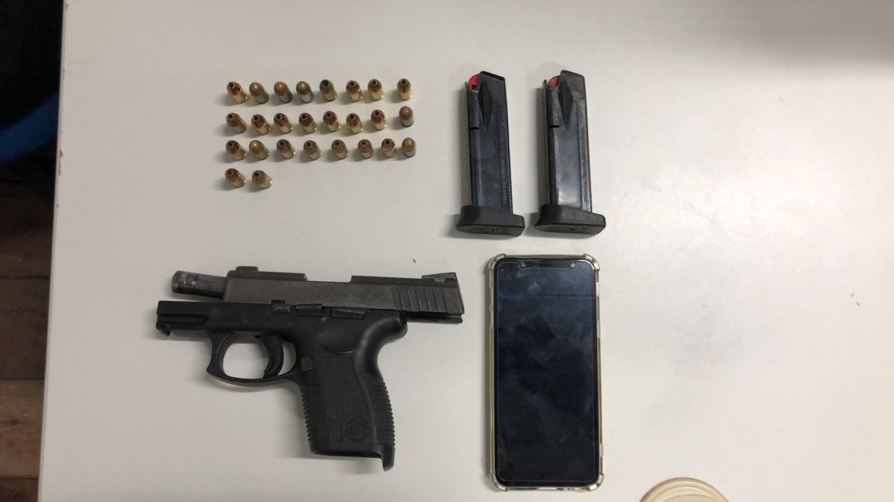 Pistola 380 usada por Edson Júnior no homicídio que tirou a vida de Diogo Tomás da Silva em maio deste ano. Crédito:PCPE