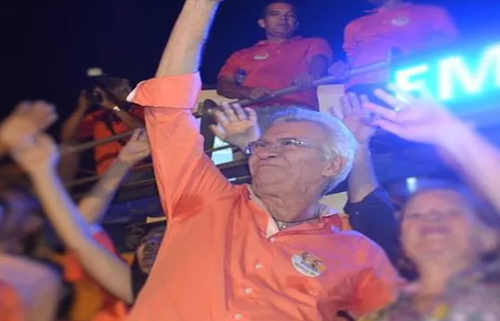 Em Goiana, mesmo sob licença médica, prefeito Osvaldo Rabelo Filho é alvo de processo de impeachment (Foto: Reprodução/Facebook)/Em Goiana, mesmo sob licença médica, prefeito Osvaldo Rabelo Filho é alvo de processo de impeachment (Foto: Reprodução/Facebook)