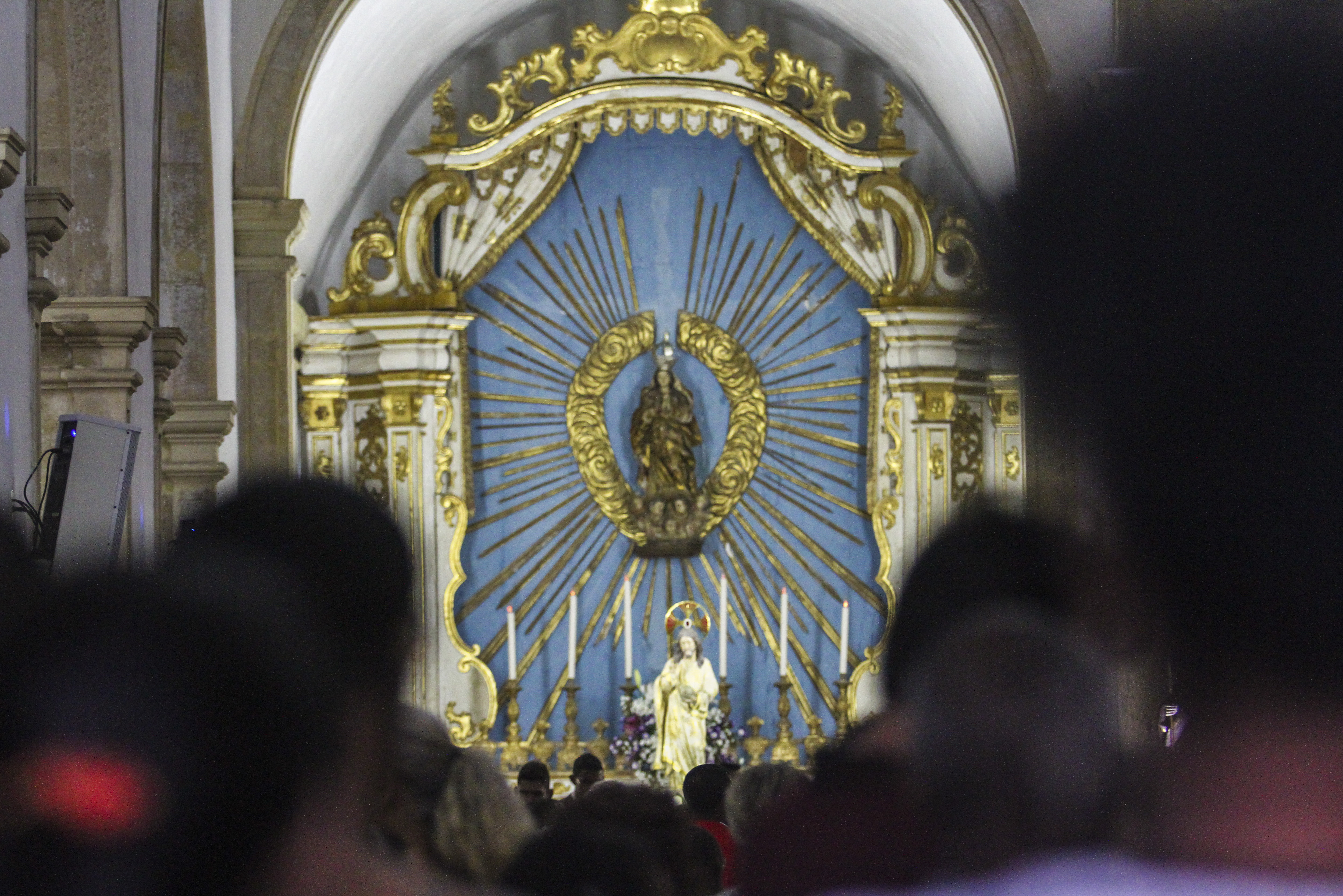 O andor com a imagem do padroeiro São Salvador do Mundo ficou no altar lateral durante a celebração da missa. Crédito Bruna Costa Esp DP/ O andor com a imagem do padroeiro São Salvador do Mundo ficou no altar lateral durante a celebração da missa. Crédito Bruna Costa Esp DP/
