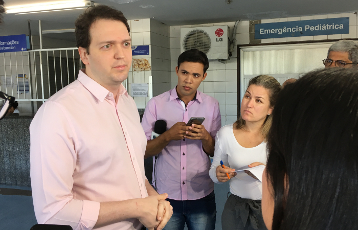 "A gente não sabe se vai funcionar 100%. Foi uma cirurgia extremamente complexa", explicou o cirurgião plástico Jonathan Vidal - Foto: Diogo Cavalcante/DP