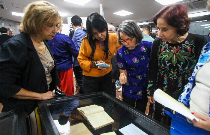 Cartas, fotos e o diário de Joaquim Nabuco ficam expostos até setembro na Alepe - Foto: Bruna Costa/Esp. DP